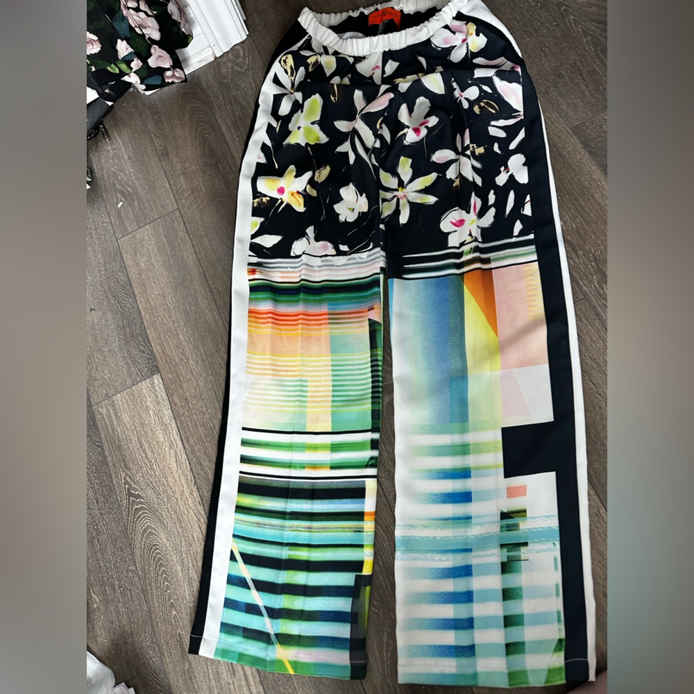 Clover Canyon - Y2K - Geometric Print . joggers with elastic band and pockets